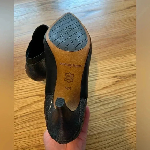 Donald J Pliner Tillie Leather Point Toe Pull On Chelsea Boot Bootie Size 5 1/2M - Picture 9 of 12